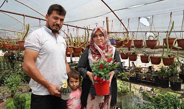 "Bir dal çiçek istediler" o serasını kurup kendi işinin patronu oldu
