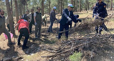 "Bu Orman Benim" projesi çerçevesinde Burdur Kent Ormanı'nda temizlik yapıldı