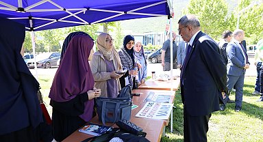 Rektör Kutluhan PAÜ'de kurulan Filistin'e destek çadırlarını ziyaret etti