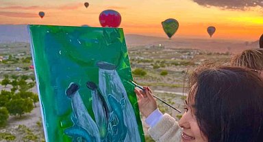 Ressam Sevil Duru, balonda Kapadokya'yı resmetti