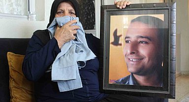 Reyhanlı saldırısında oğlunu kaybeden anne, oğlunun gömleğiyle hasret gideriyor