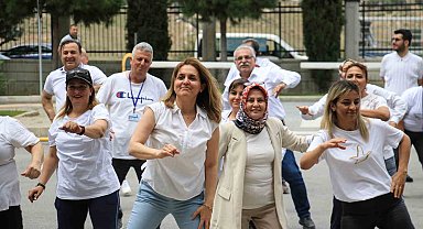 Sağlık çalışanları hastane bahçesinde spor yaptı