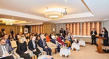 Şahin, Koruyucu Aile Hizmeti Eğitim Çalıştay'ına katıldı