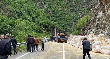 Saman yüklü tır devrildi: 1 yaralı