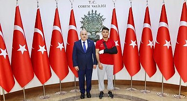 Şampiyon güreşçi Vali Dağlı'yı ziyaret etti