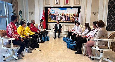Şampiyon sporcular Esenyurt Belediyesi'ni ziyaret etti