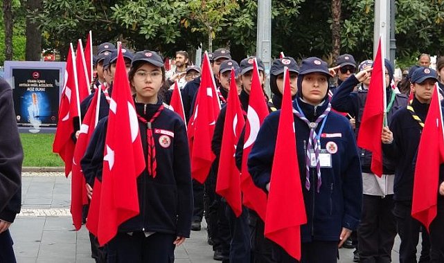 Samsun'da 19 Mayıs kutlamaları Atatürk Anıtı'ndaki törenle başladı