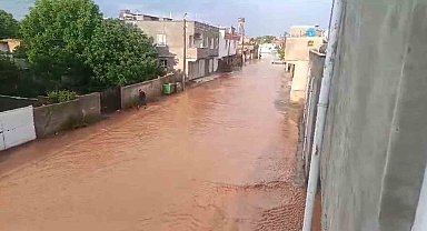 Şanlıurfa'da dolu ve yağmur kırsal mahalleleri göle çevirdi