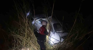 Şanlıurfa'da otomobil tahliye kanalına devrildi: 2 yaralı