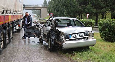 Sapağı kaçıran otomobil geri gelirken faciaya yol açıyordu: 2 yaralı