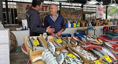 Sarıgöl pazaryerinde balık satıcıları denetimden geçti