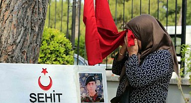 Şehit kabirlerinde buruk Anneler Günü