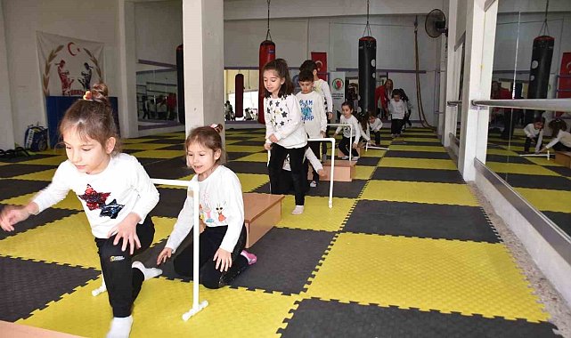 Şehzadeler Belediyesi'nden çocuklara cimnastik kursu