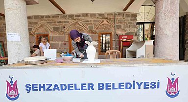 Şehzadeler'in kadınları el emeklerini sanata dönüştürüyor
