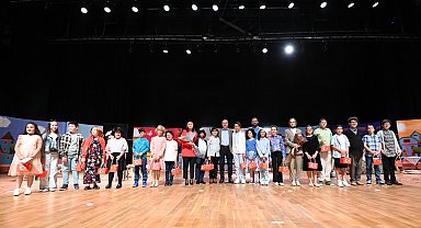 Selçuklu Sanat Akademisi öğrencileri "Paldır Güldür Şov" isimli tiyatro gösterisi sahneledi