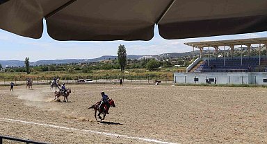Selendi'de atlı cirit müsabakaları başladı