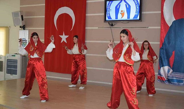 Sergiledikleri gösterilerle engelleri aştılar