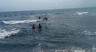 Serinlemek için arkadaşları ile girdiği denizde boğuldu