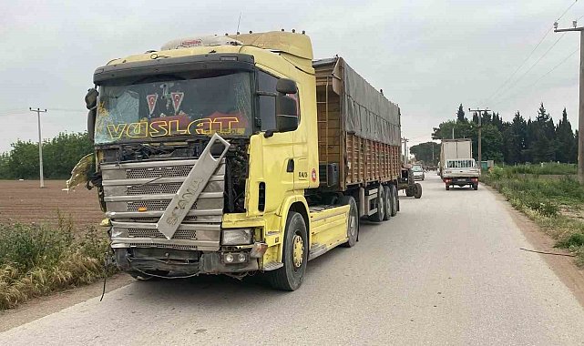 Servis aracı ile tır çarpıştı: 3 yaralı