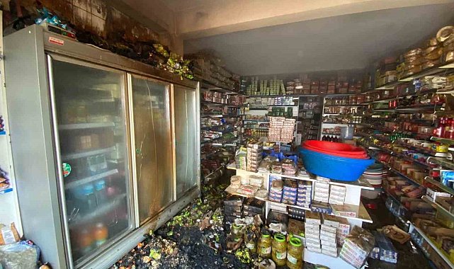 Seydikemer'de şarküteri dolabı alev aldı