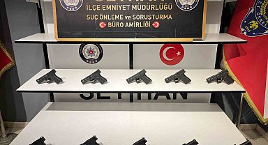 Seyhan polisi bir evde 10 ruhsatsız tabanca ele geçirdi