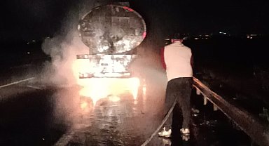 Seyir halindeki tanker alev alev yandı