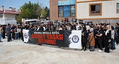 Şırnak'ta öğretmenler siyah elbiseler ile eğitimde şiddet olaylarını kınadı