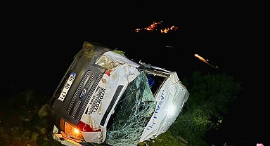 Şirvan'da minibüs şarampole yuvarlandı: 1'i ağır, 3 yaralı