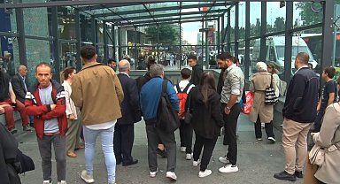 Şişli-Mecidiyeköy Metro İstasyonu'nda bir genç kız raylara atlayarak intihar etti