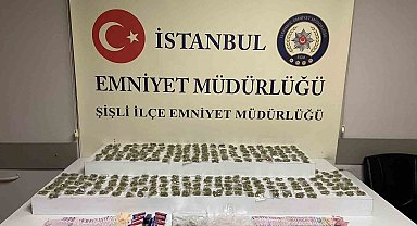 Şişli'de uyuşturucu satıcılarına operasyon: Hakkında kesinleşmiş hapis cezası bulunan firari yakalandı