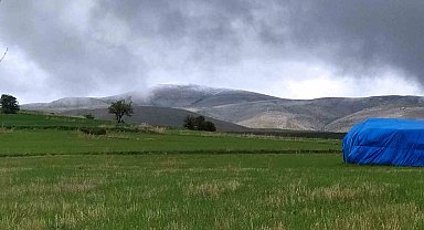 Sivas'ın yüksek kesimlerine mayıs ayında kar yağdı