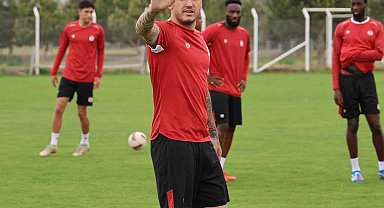 Sivasspor'da Rey Manaj takımla çalıştı