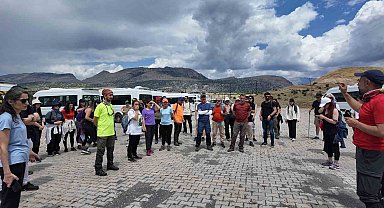 Siverek'in doğa harikası Takoran Vadisi'nde doğa yürüyüşü yapıldı