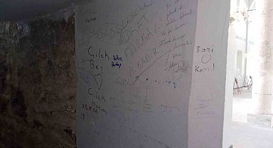 Sivrihisar'ın asırlara meydan okuyan tarihi kilisesi vandalların hedefi oldu