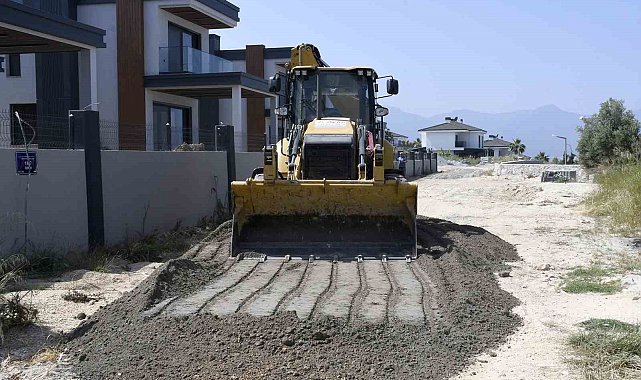 Soğucak Mahallesi'nde yol yenileme çalışmaları sürüyor