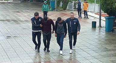 Suç makinası hırsızlar kaşar peyniri çalınca yakayı ele verdiler