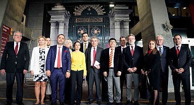 Süheyl Batum listesini divan kuruluna teslim etti
