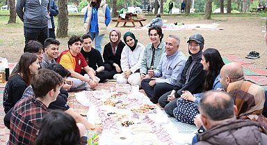 Sultangazi Belediyesi Eğitime Destek Akademisi'nden gençlere motivasyon pikniği