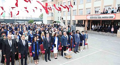 Sultangazi Belediyesi Gençlerin mezuniyet mutluluğuna ortak oluyor