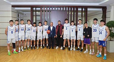 Sultangazi Belediyesi Spor Kulübü Basket Takımı'ndan Başkan Dursun'a ziyaret
