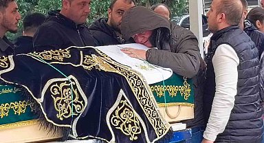 Sünnet cemiyetine çok az kalmıştı, peleriniyle uğurlandı