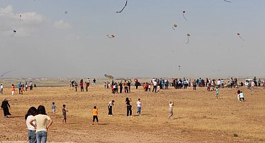 Suriye sınırını rengarenk uçurtmalar süsledi