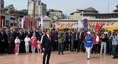 Taksim Meydanı'nda 19 Mayıs töreni