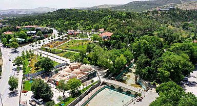Tarihi Meram Çay Bahçesi küllerinden yeniden doğuyor