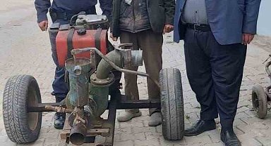 Tarladan su motoru çalan hırsızlar yakalandı