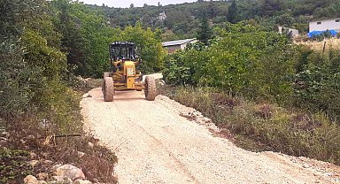 Tarsus'ta afet sonrası hasar oluşan köy yolları onarıldı