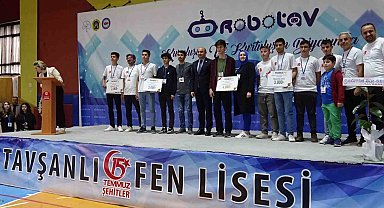 Tavşanlı Fen Lisesinde öğrenciler yaptıkları robotlar ile yarıştı