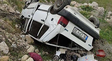 Tavşanlı'da otomobil takla attı: 2 yaralı
