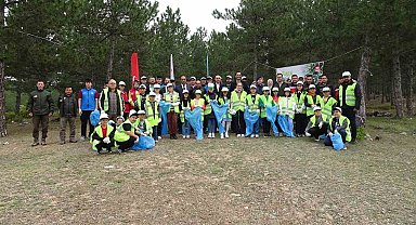 Tavşanlı'da "Orman benim" kampanyası ile 1 saatte onlarca büyük poşet çöp toplandı