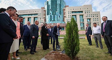 TBMM Başkanı Kurtulmuş, Hoca Ahmet Yesevi Uluslararası Türk-Kazak Üniversitesini ziyaret etti